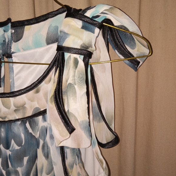 Woman's tank blouse with shoulder accent scrunched waist A Byer - Picture 6 of 8